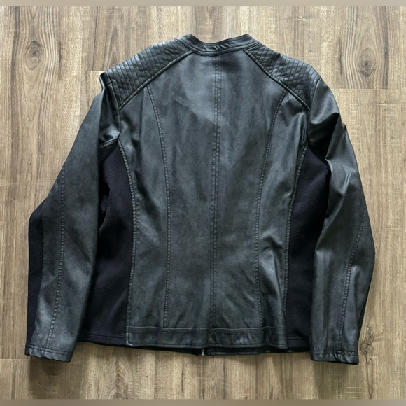 Plus size jacket - Picture 2 of 4